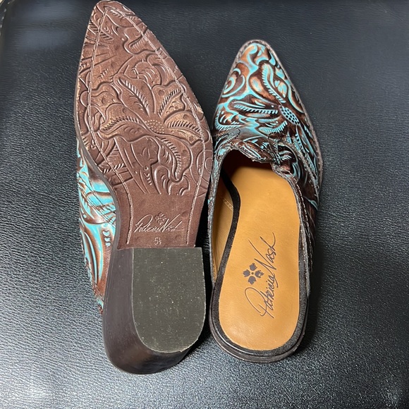 Patricia Nash Mule Shoes - Picture 3 of 5